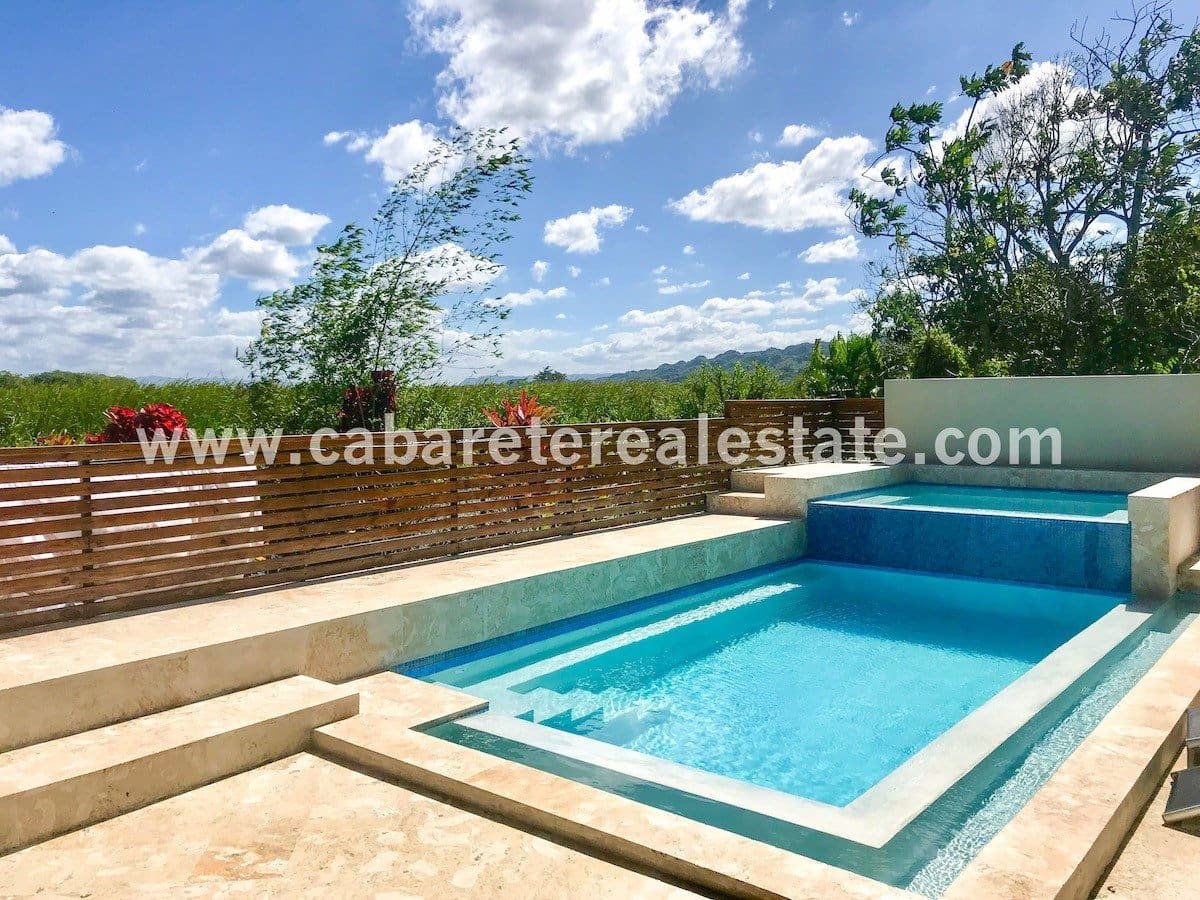 BedBreakfast pool area next to natural preserve and lagoon Cabarete République dominicaine