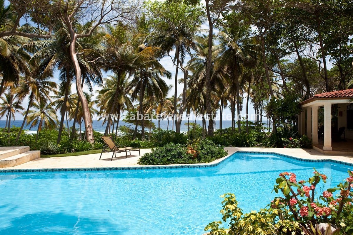 Piscina y casita Paraíso frente al mar Cabrera Cabarete Bienes Raíces República Dominicana 1 Piscina y casita Paraíso frente al mar Cabrera Cabarete Bienes Raíces República Dominicana 1