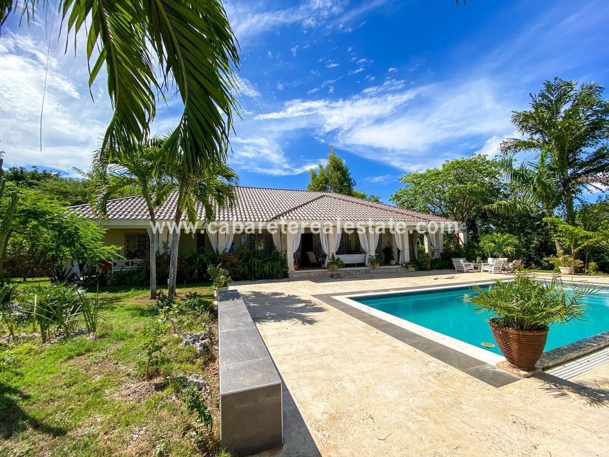 Maison à étage de 3 chambres à coucher dans l'arrière-cour de Sosua Maison à étage de 3 chambres à coucher dans l'arrière-cour de Sosua
