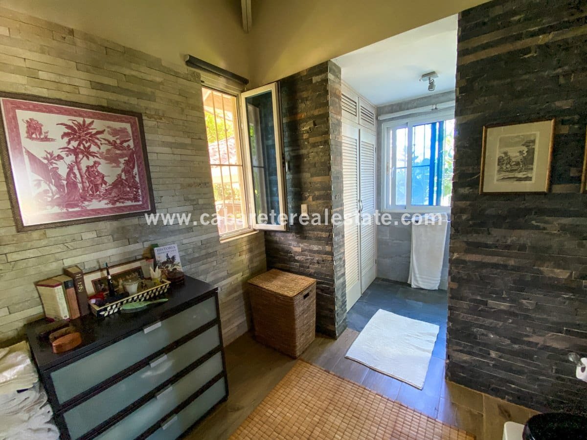 3 bedroom single story home in Sosua master bath 3 bedroom single story home in Sosua master bath