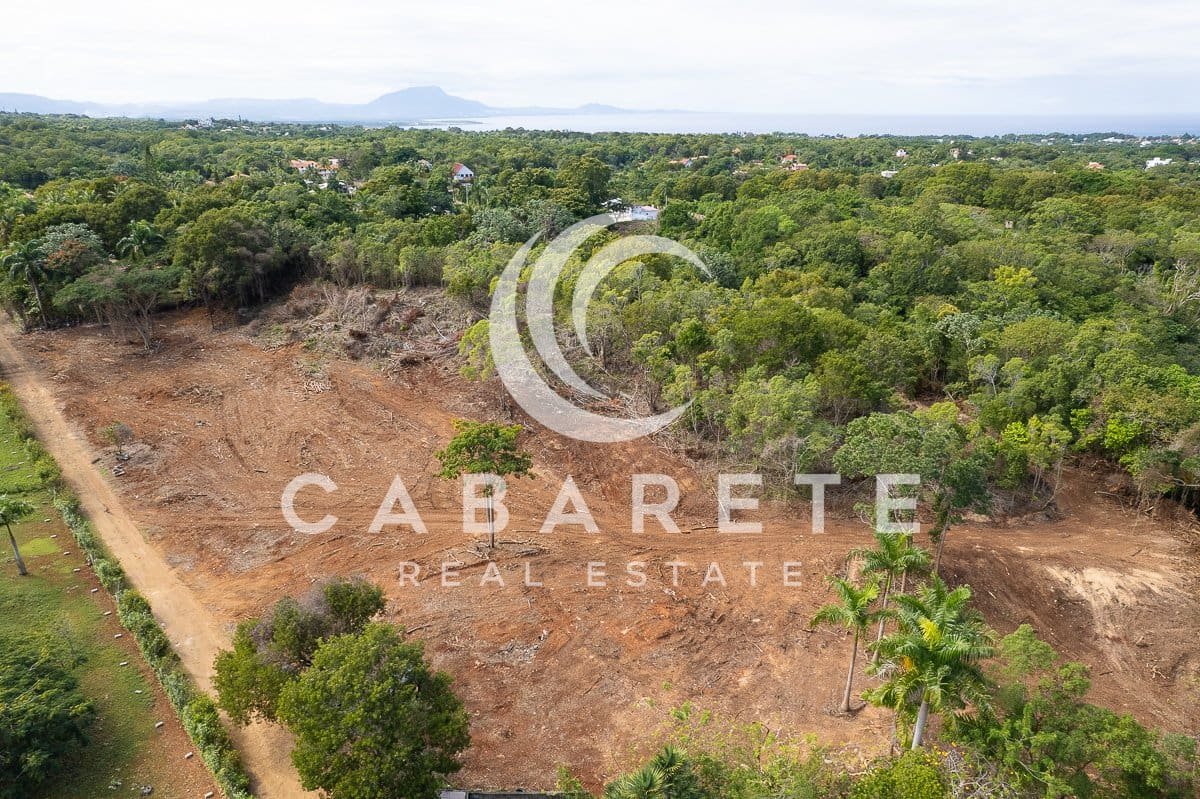 Terrain résidentiel dans un environnement tropical 1