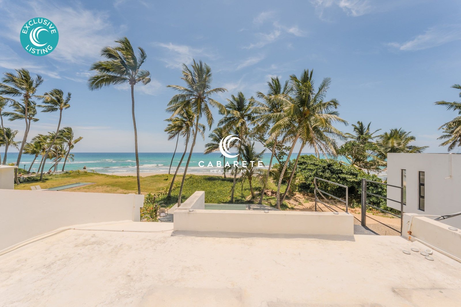 4 Bedroom Villa For Sale Cabarete East Outside Exclusive Zone privée en bord de mer dans une maison de 4 chambres à vendre à Cabarete, Puerto Plata, avec accès direct au sable et vue sur l'océan.