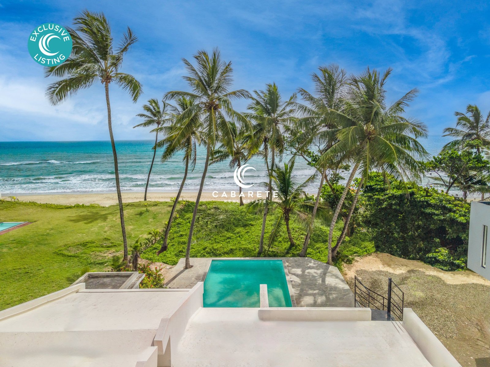 4 Bedroom Villa Pool Beach Front View Maison de bord de mer à vendre à Cabarete, Puerto Plata, avec vue sur l'océan et accès à la plage privée.