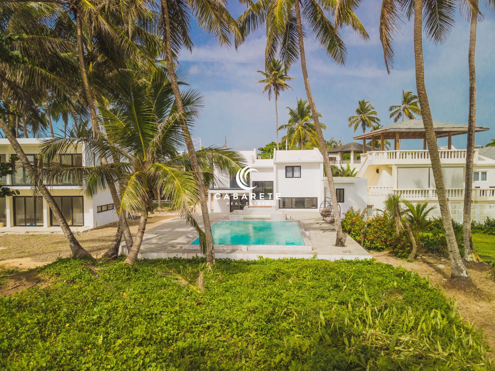 4 Bedroom Villa Pool View From the beach Résidence de bord de mer à vendre à Cabarete, Puerto Plata, avec vue sur l'océan et accès privé à la plage.