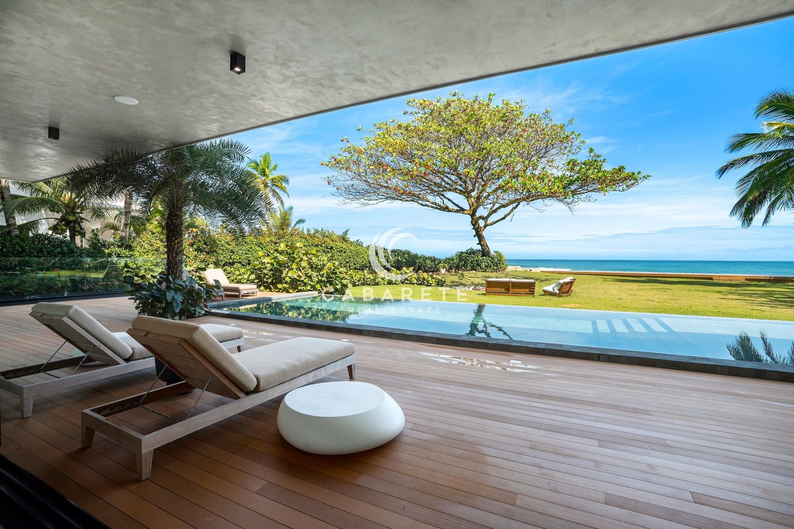 Timeless Beachfront Luxury Villa Timeless Beachfront Luxury Villa