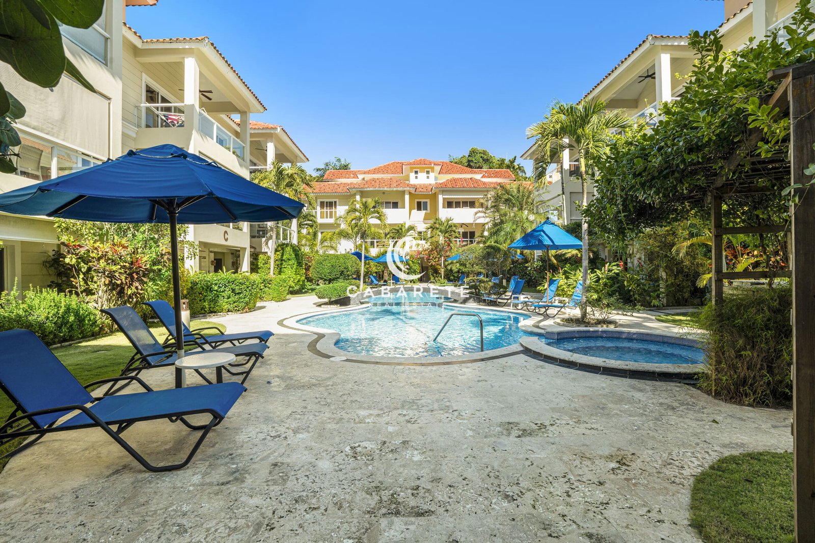 Pool Area in Garden Condo Pro Cab