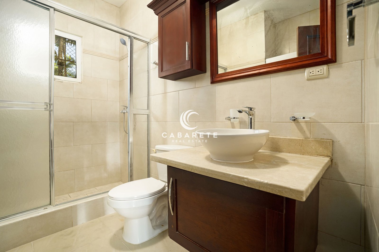 Second Bathroom in Garden Condo Pro Cab.jpg