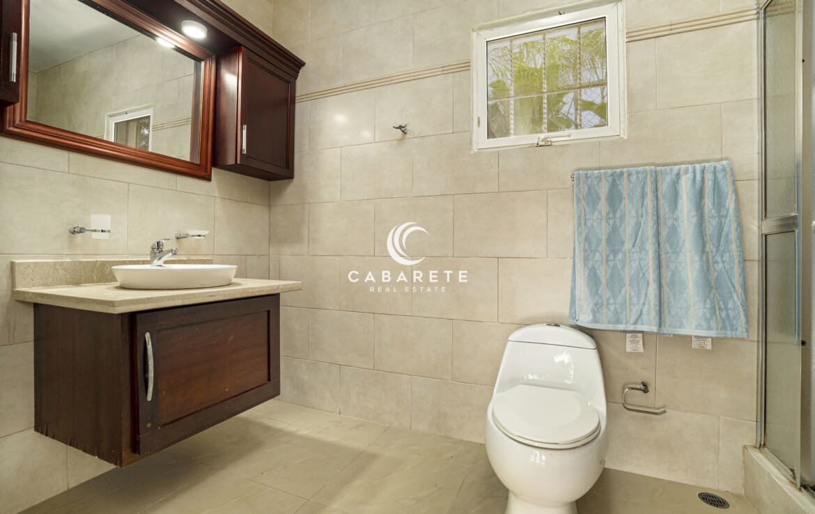 Master Bathroom in Garden Condo Pro Cab 1170x738