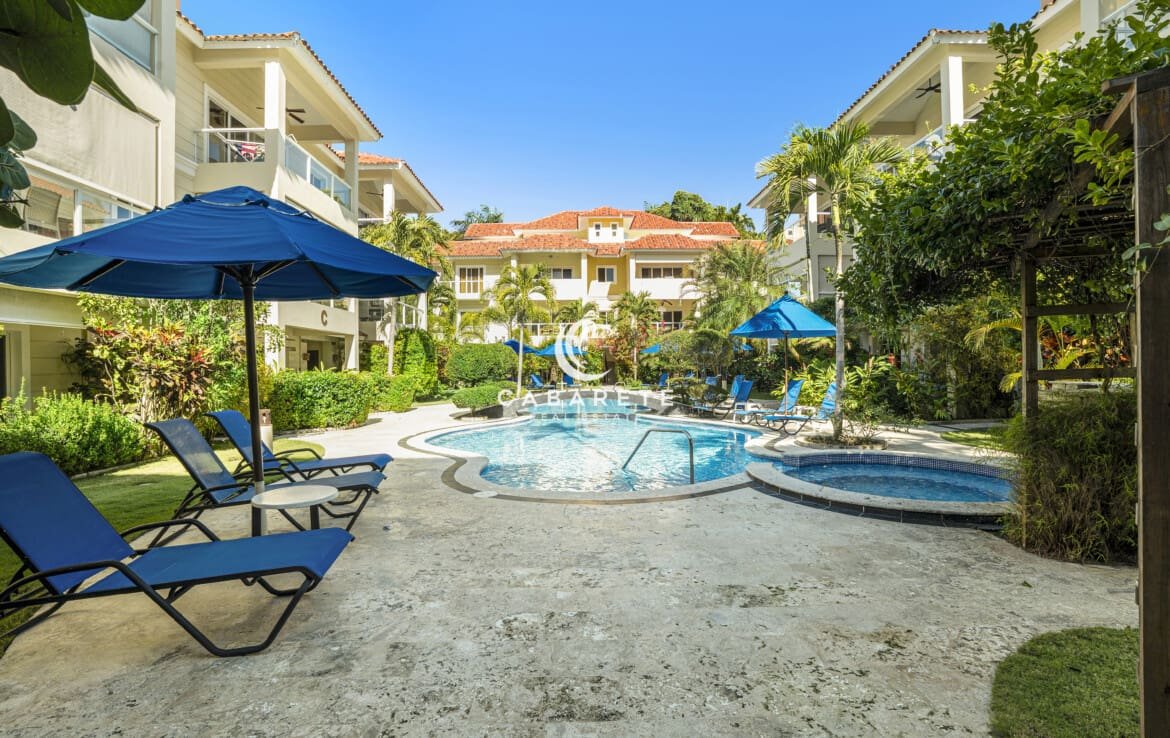 Pool Area in Garden Condo Pro Cab 1170x738