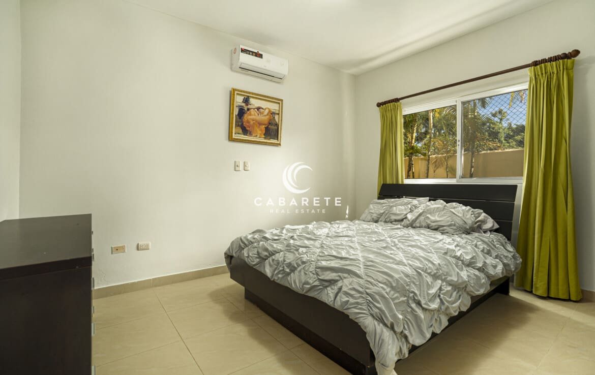 Second Bedroom with Queen size Bed in Garden Condo Pro Cab 1170x738